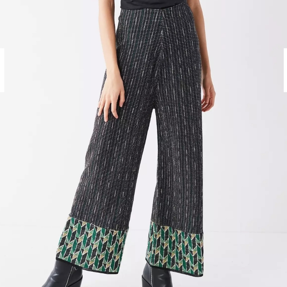 Chic Black and Green Patterned Women's Pants